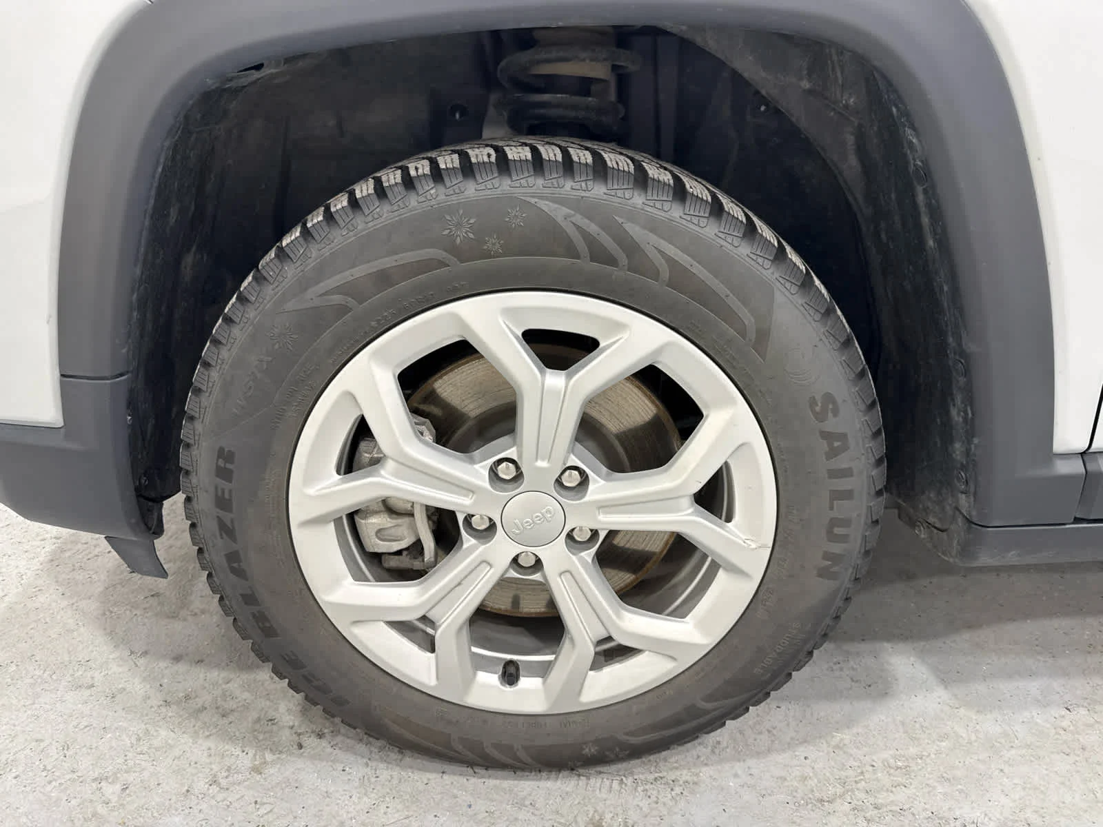 Used 2024 Sil/silver Jeep Latitude image 10