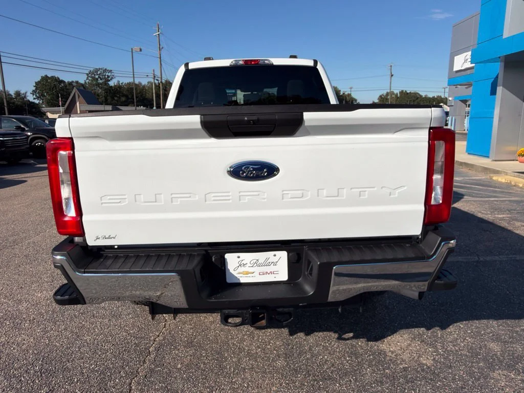 Used 2026 White Ford XL image 4