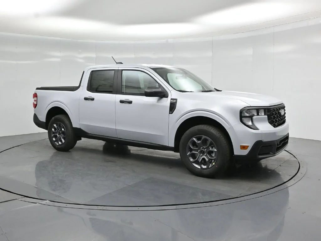 New 2026 Space White Metallic Ford XLT image 50