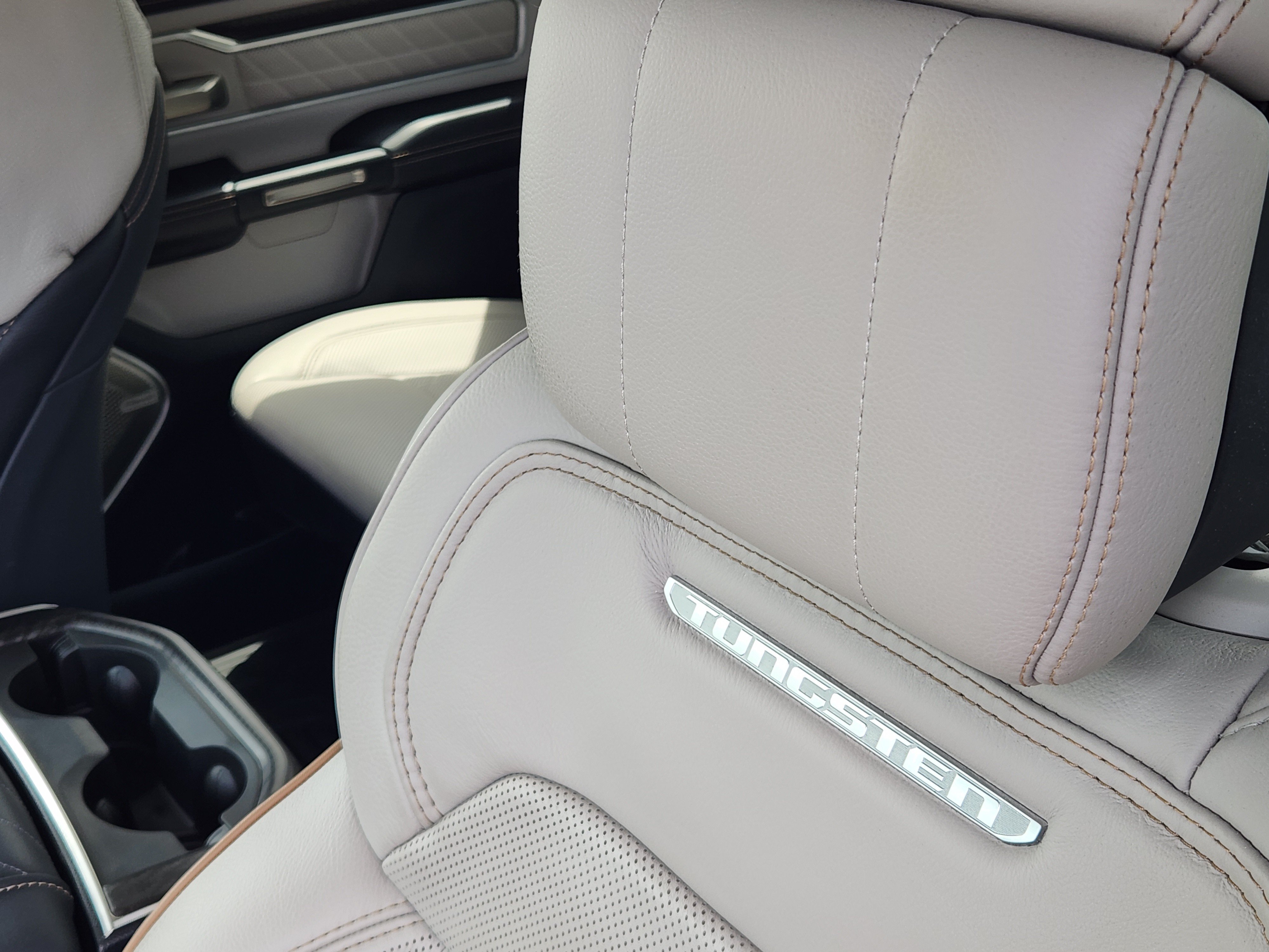 Used 2025 Ivory White Tri-Coat Pearlcoat Ram Tungsten image 18