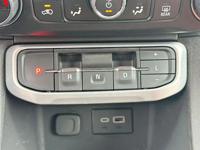 Used 2023 White GMC SLE image 19