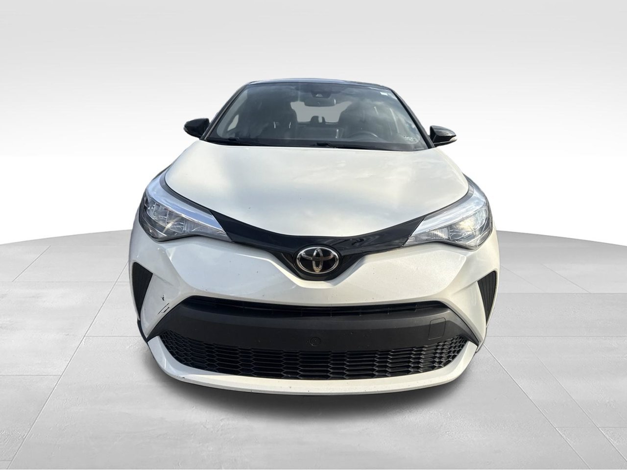 Used 2020 White Toyota XLE image 2