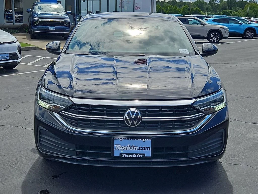 Used 2024 Deep Black Pearl Volkswagen 1.5T SE image 9