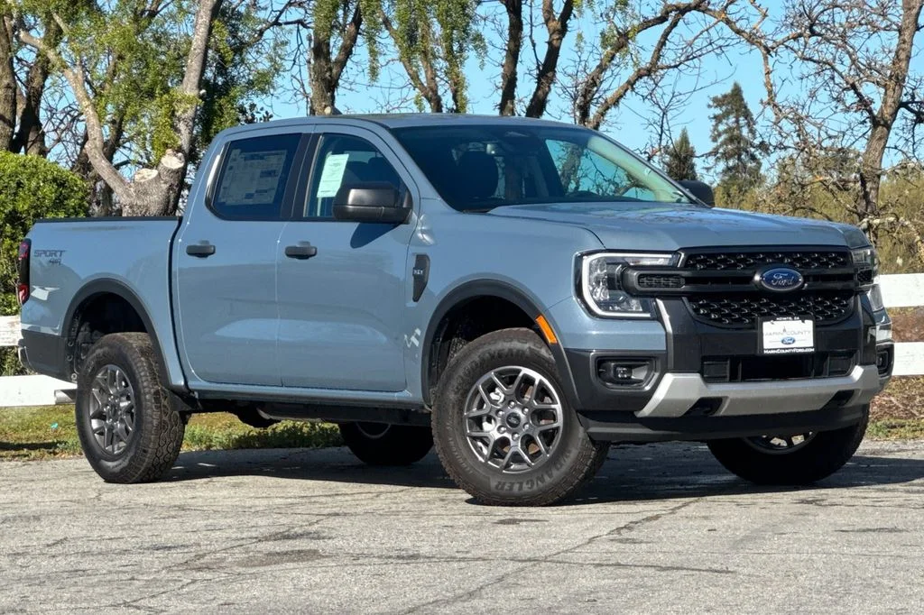New 2025 Azure Gray Metallic Ford XLT image 2