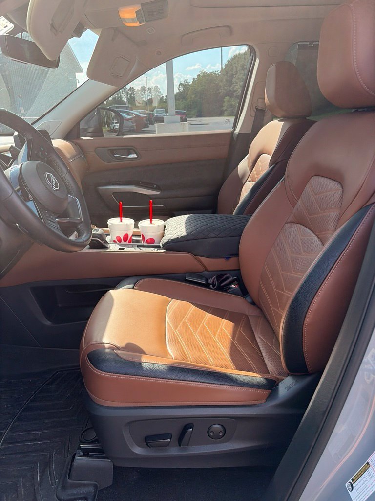 Used 2025 Gray Nissan Platinum image 1