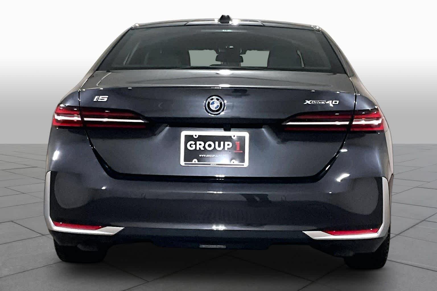 Used 2026 Dark Graphite Metallic BMW xDrive40 image 4