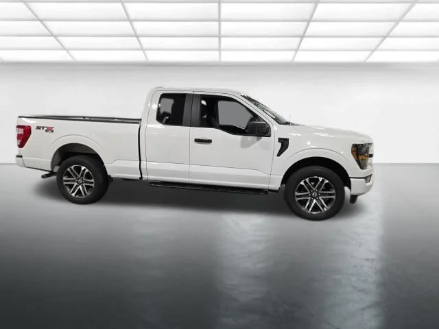 Used 2023 White Ford XL image 3