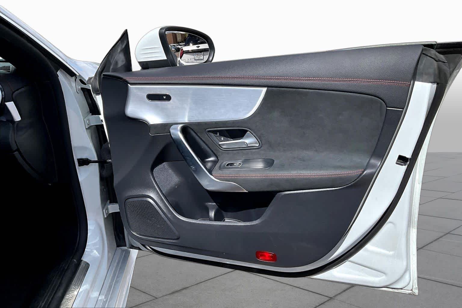 Used 2022 Digital White Metallic Mercedes-Benz CLA 250 image 19