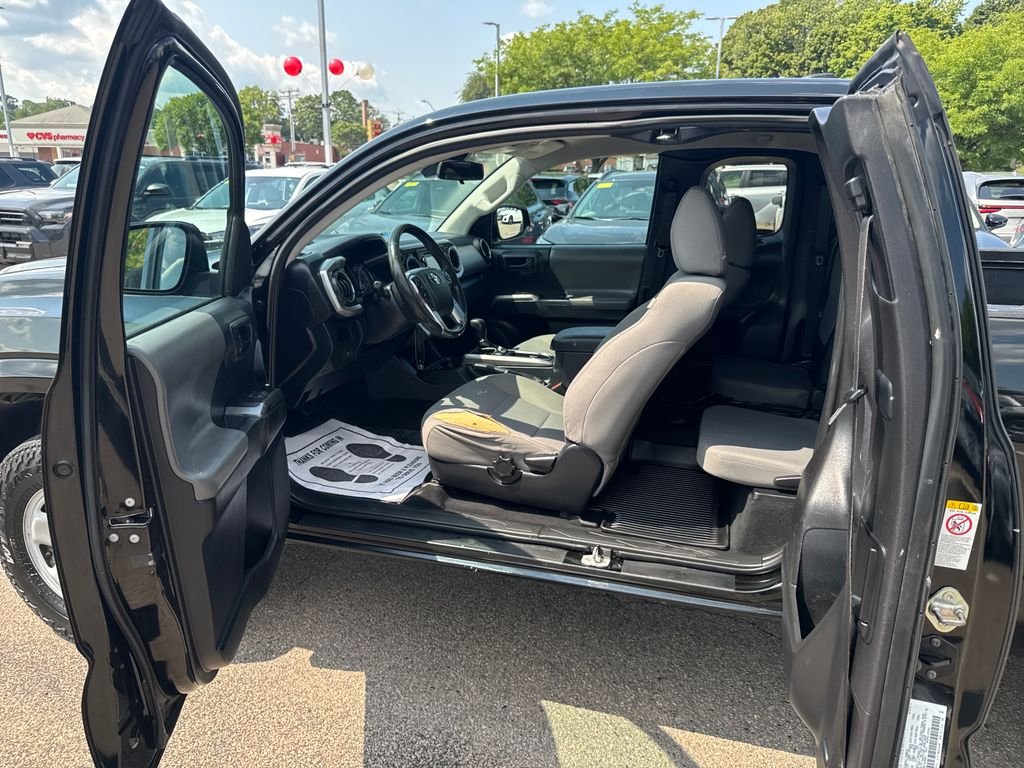 Used 2018 Black Toyota SR5 image 37
