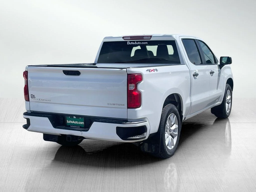 Used 2022 Summit White Chevrolet Custom image 3