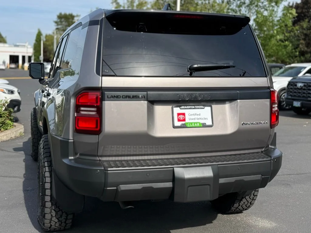 Certified Used 2025  Toyota 1958 image 3