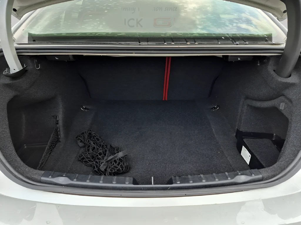 Used 2018 White BMW Base image 37