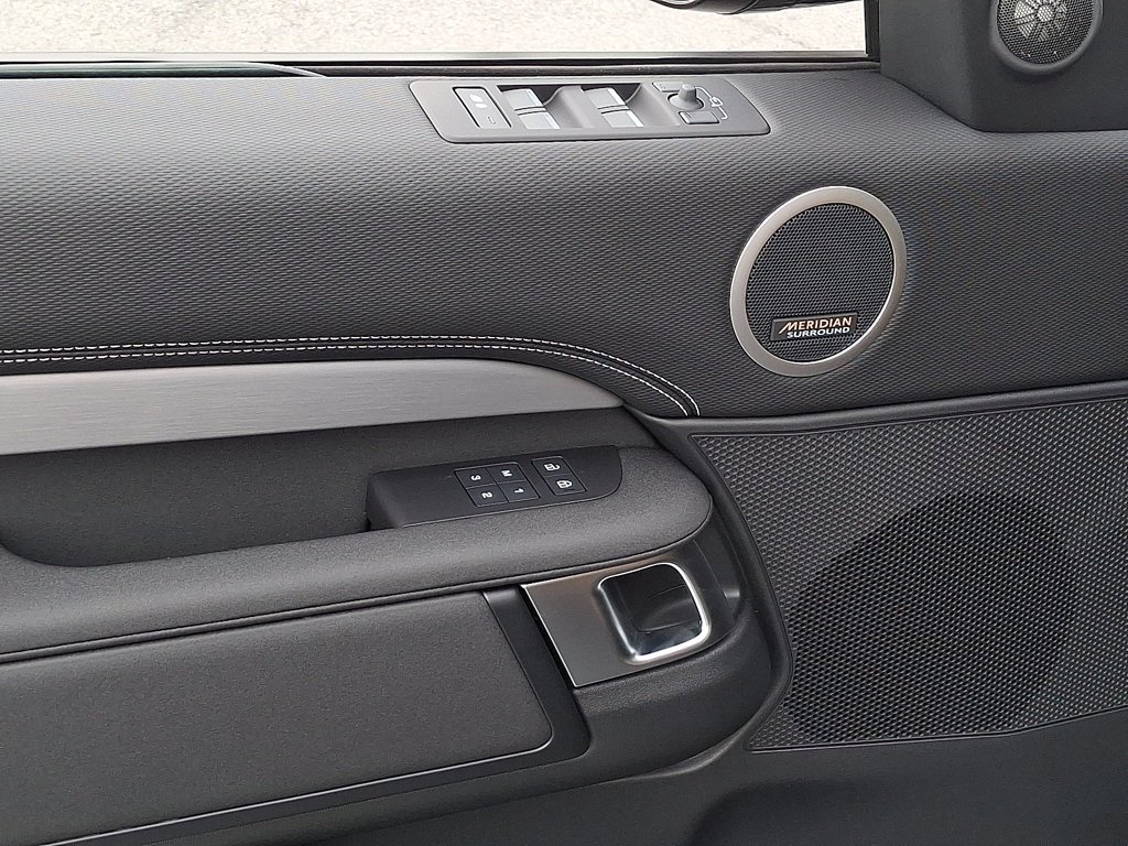 New 2026 Santorini Black Land Rover  image 8