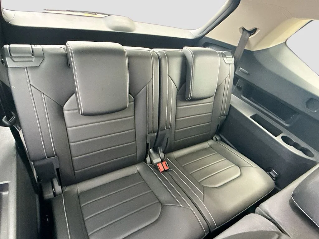 Used 2025  Volkswagen 2.0T SEL image 31