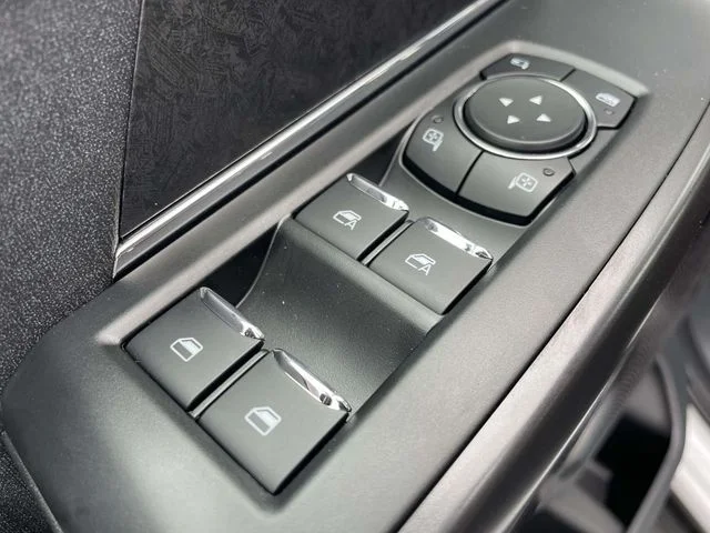 New 2025 White Ford Tremor image 18