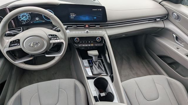 Used 2023 Silver Hyundai SEL image 21