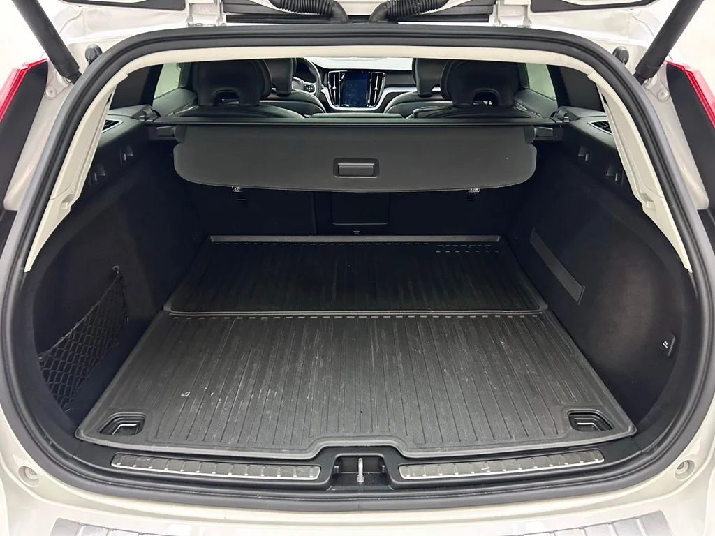 Used 2020 Silver Volvo T5 image 9