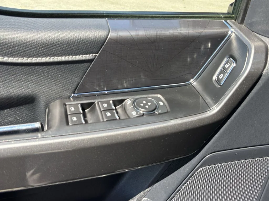 Used 2022 Black Ford XLT image 15