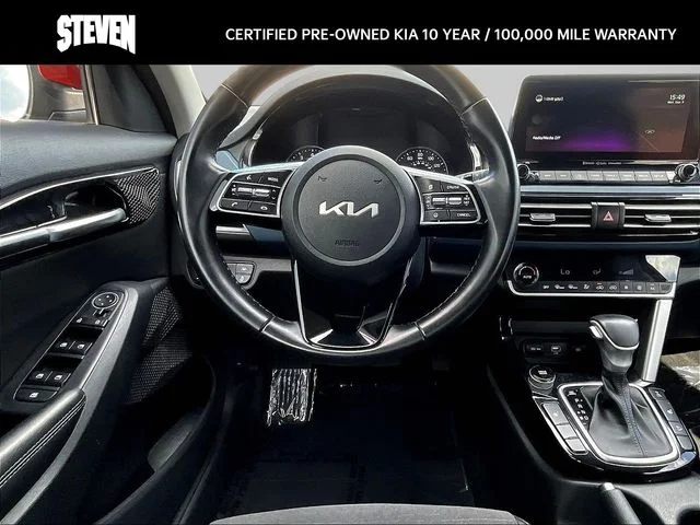 Used 2022 Orange Kia S image 9
