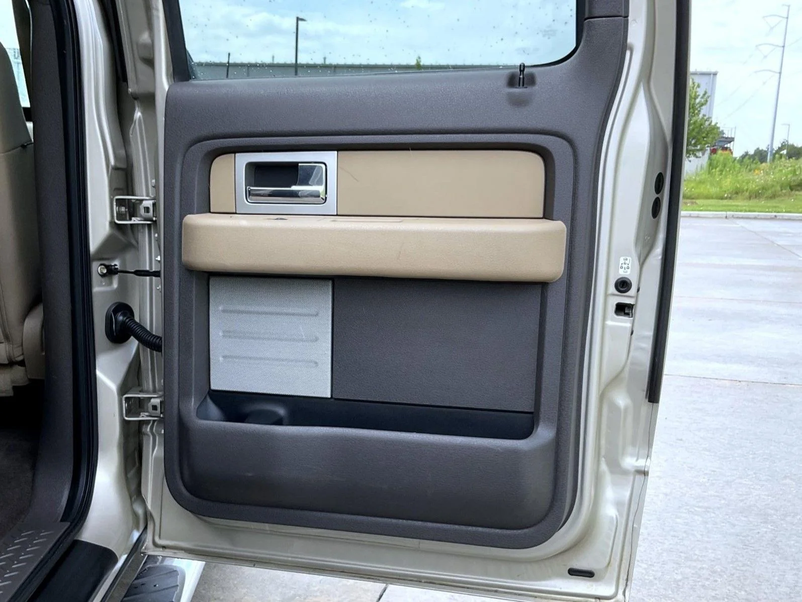 Used 2010 Gold Ford XLT image 18