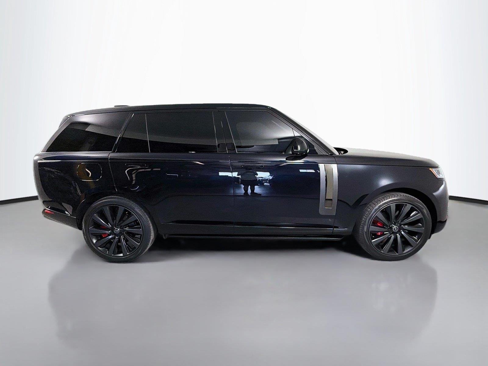 Certified Used 2023 Ligurian Black Gloss Finish Land Rover SV LWB image 4