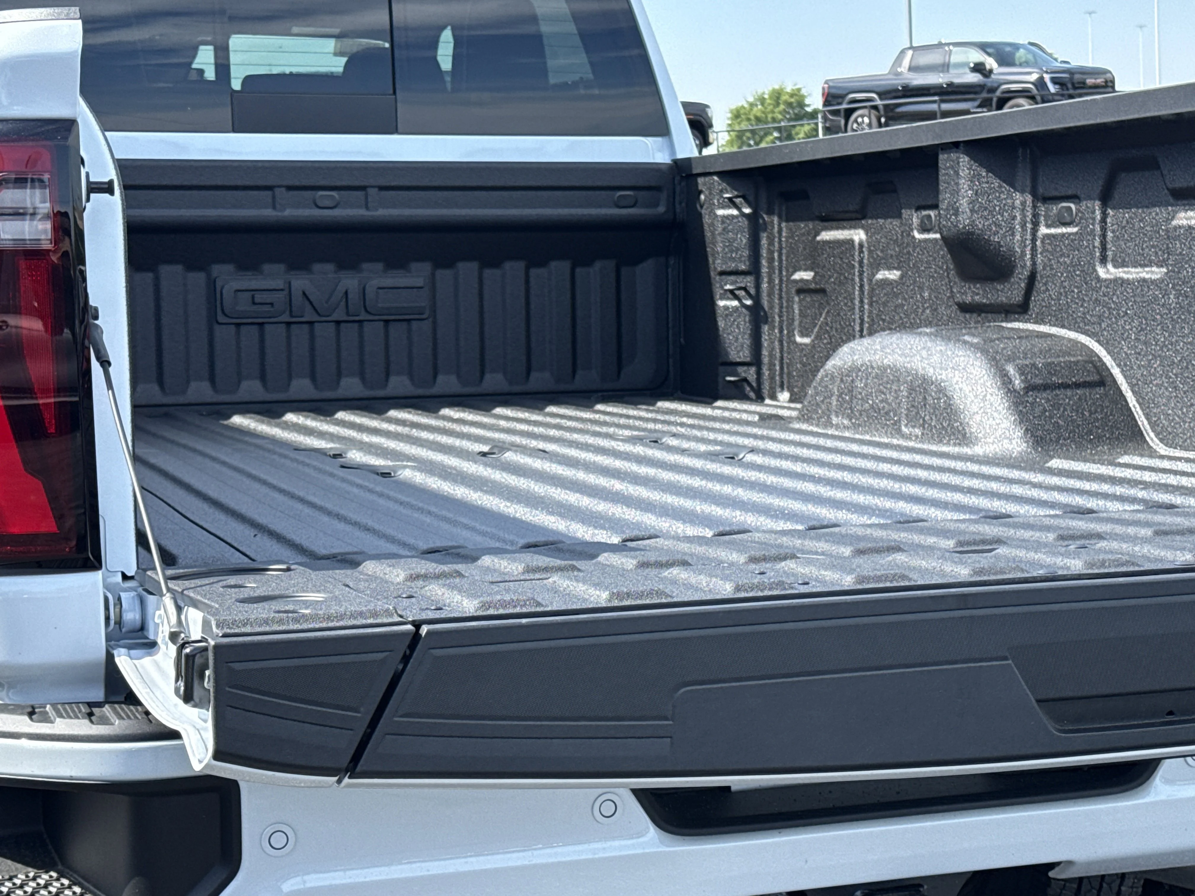 New 2026 Glacier White Tricoat GMC Denali Ultimate 4WD image 10