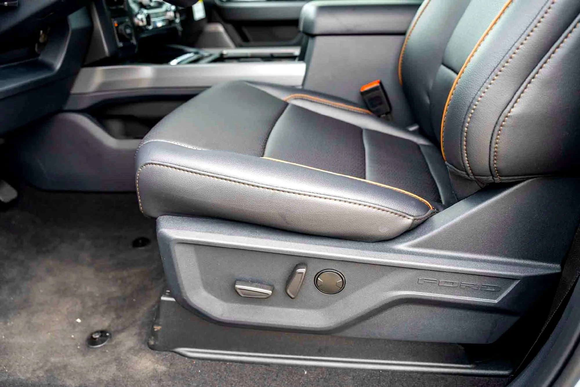 New 2026 Glacier Gray Metallic Tri-Coat Ford LARIAT image 11