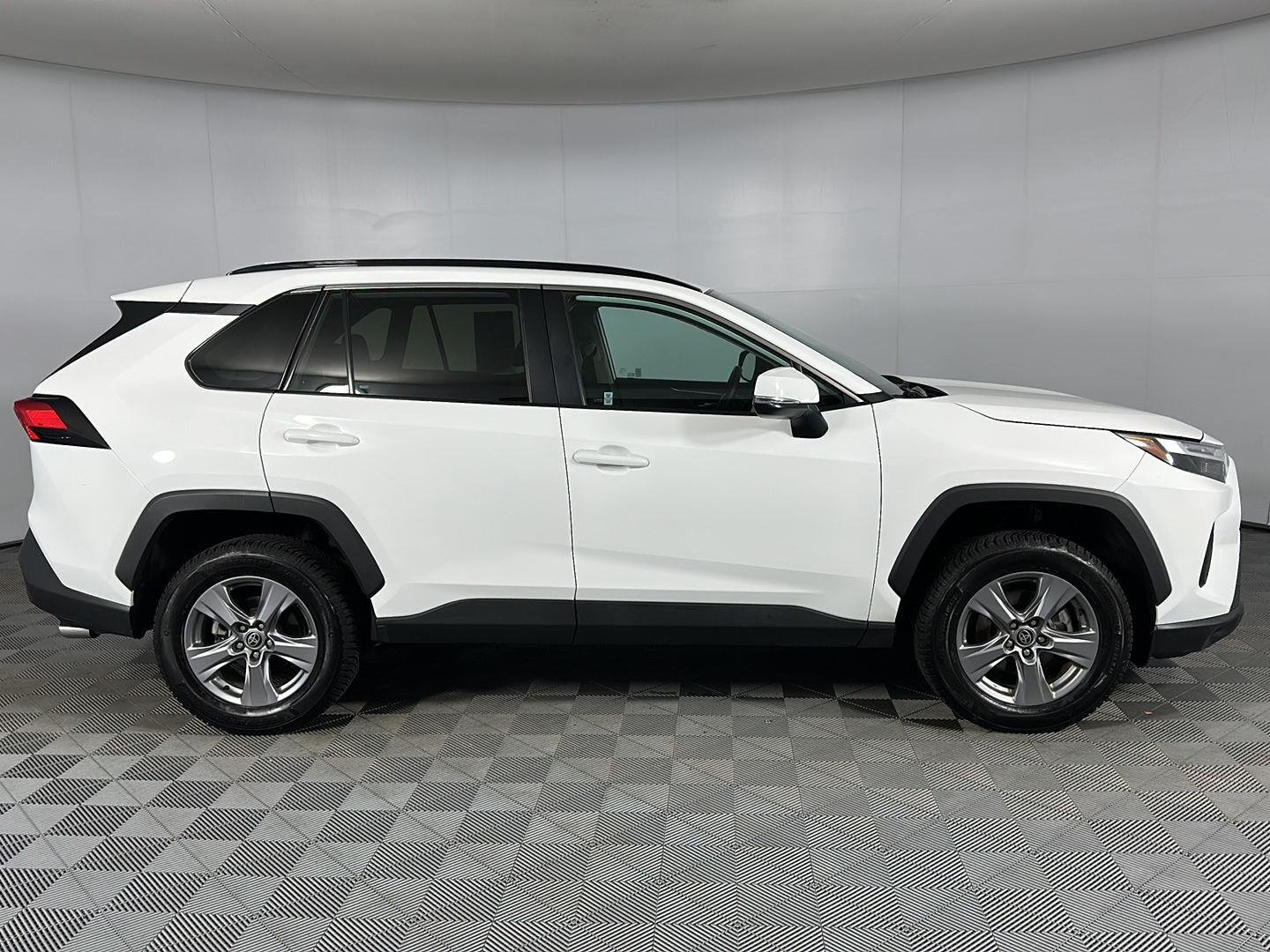 Used 2022 White Toyota XLE image 29