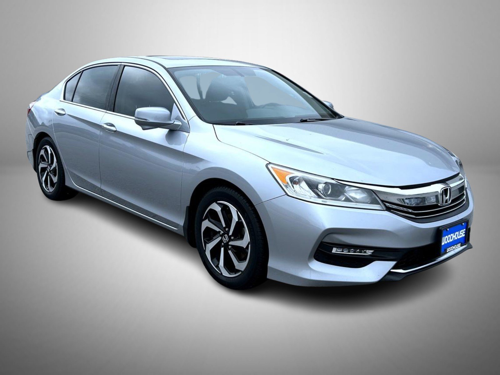Used 2016 Silver Honda EX-L image 3