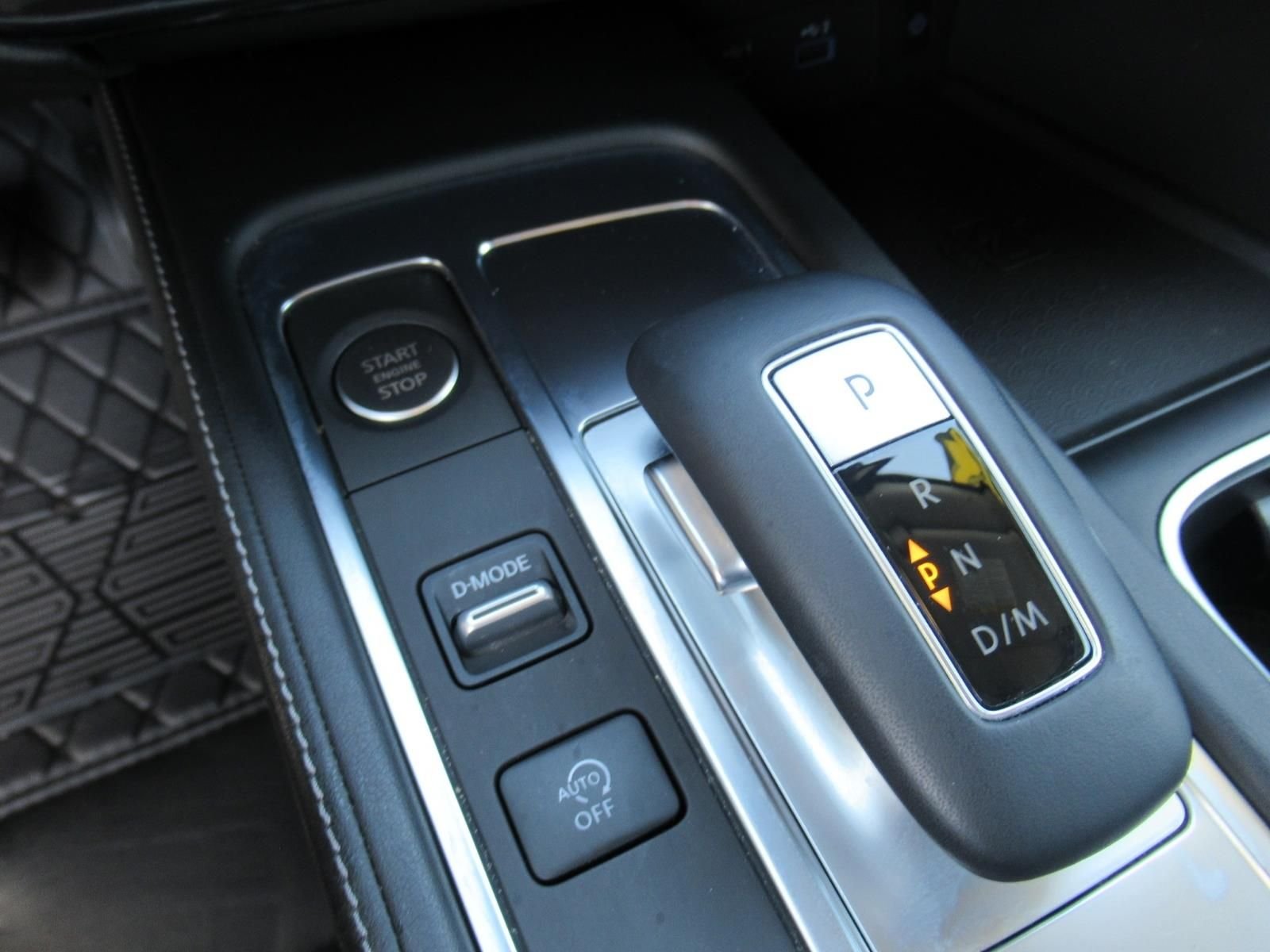 Used 2023 Black INFINITI LUXE image 29