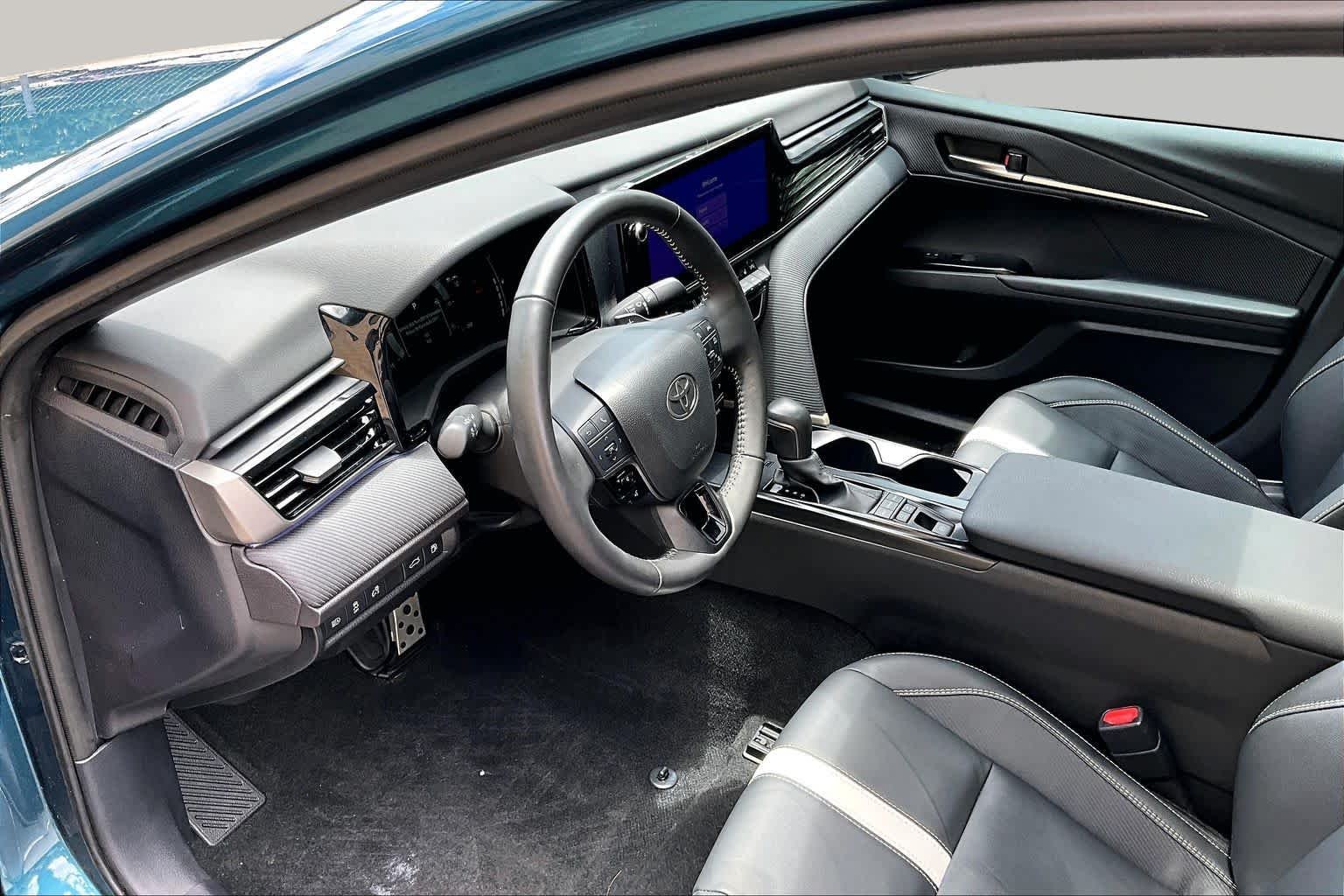 Used 2025 Ocean Gem Toyota SE image 18