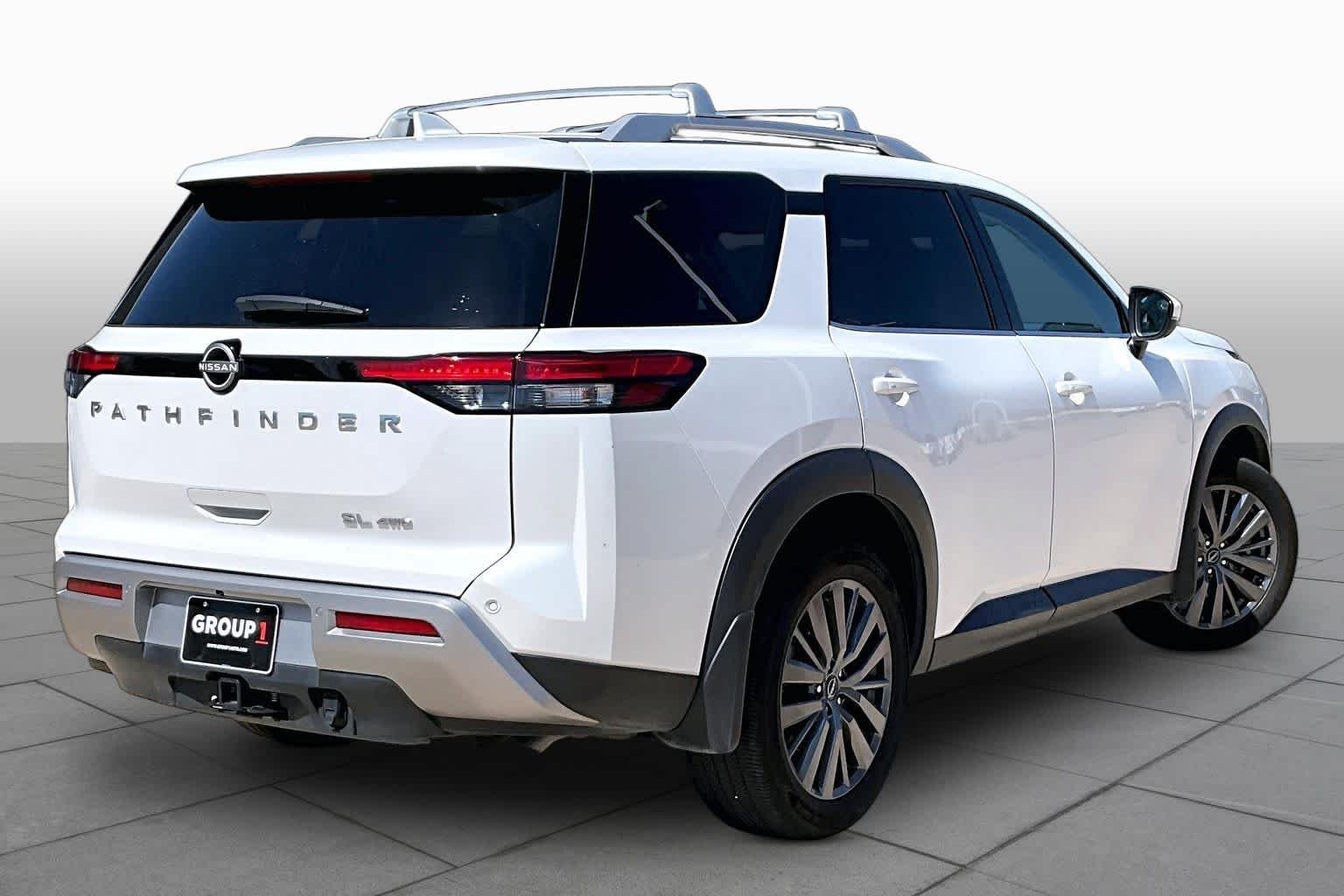 Used 2025 Everest White Pearl Tricoat Nissan SL image 12