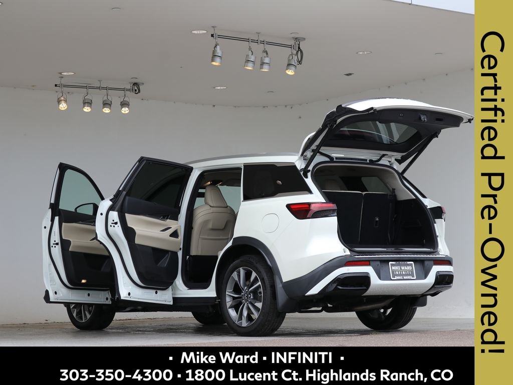 Used 2023 White INFINITI LUXE image 4
