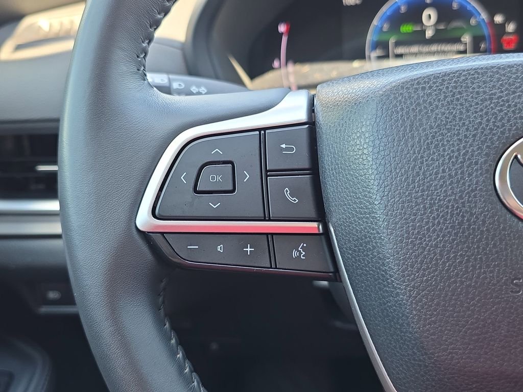 Used 2024 White Toyota XLE image 20