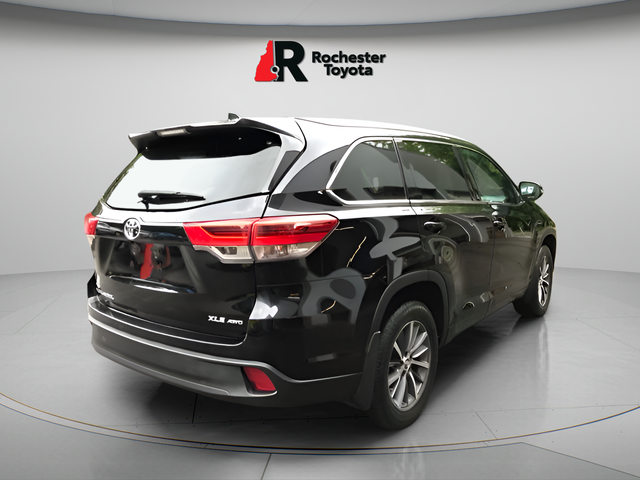 Used 2018 Black Toyota XLE image 7