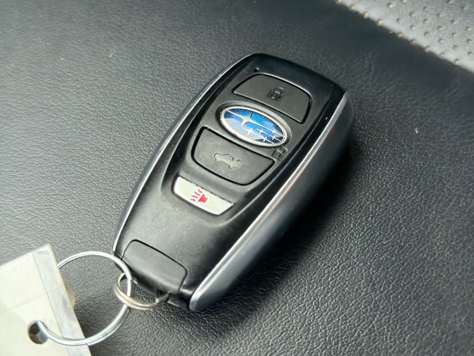 Used 2019 Ice Silver Metallic Subaru Limited image 36