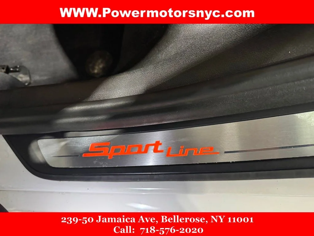 Used 2019 White BMW 540i xDrive image 27