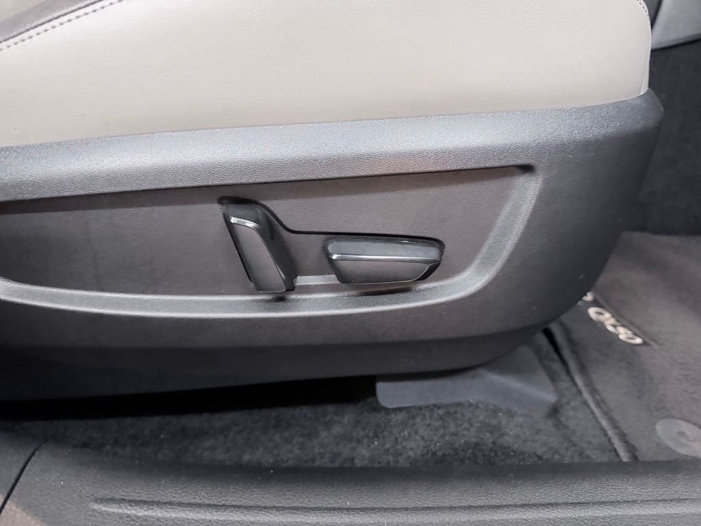 Used 2023 Gray INFINITI LUXE image 41