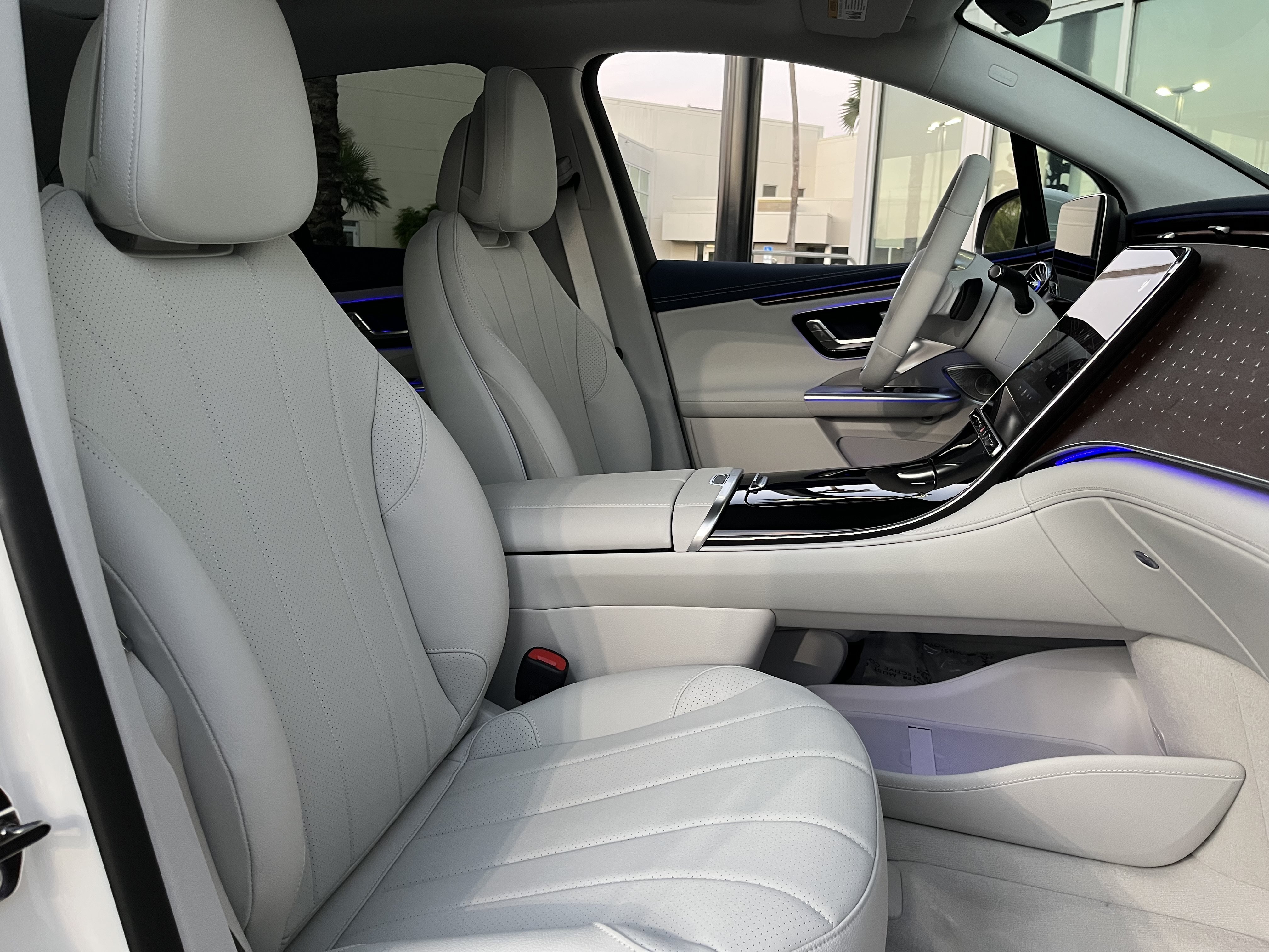 New 2026 POLAR WHITE Mercedes-Benz EQE 320 image 21