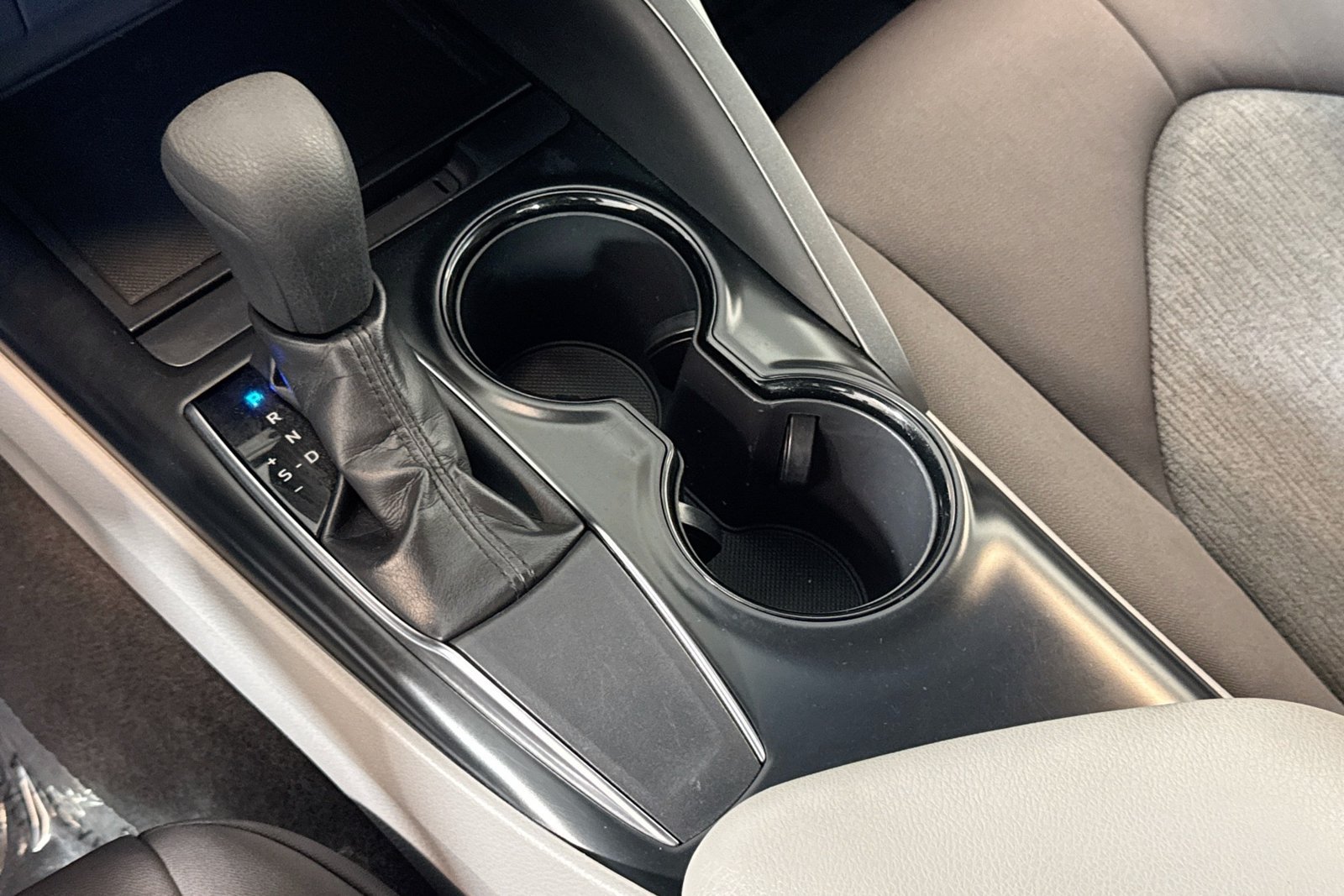 Used 2019 Black Toyota LE image 15