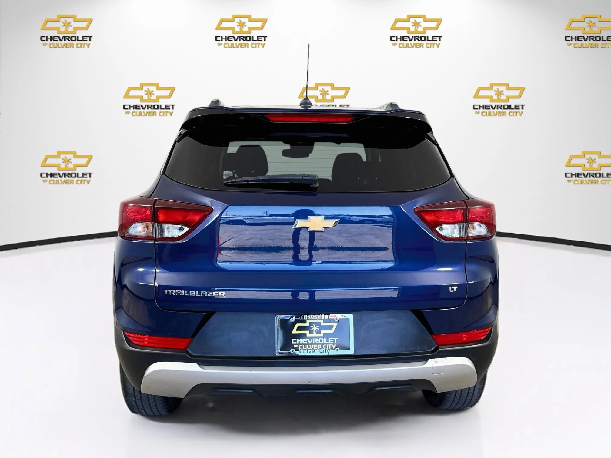 Used 2023 BLUE GLOW METALLIC Chevrolet LT image 7