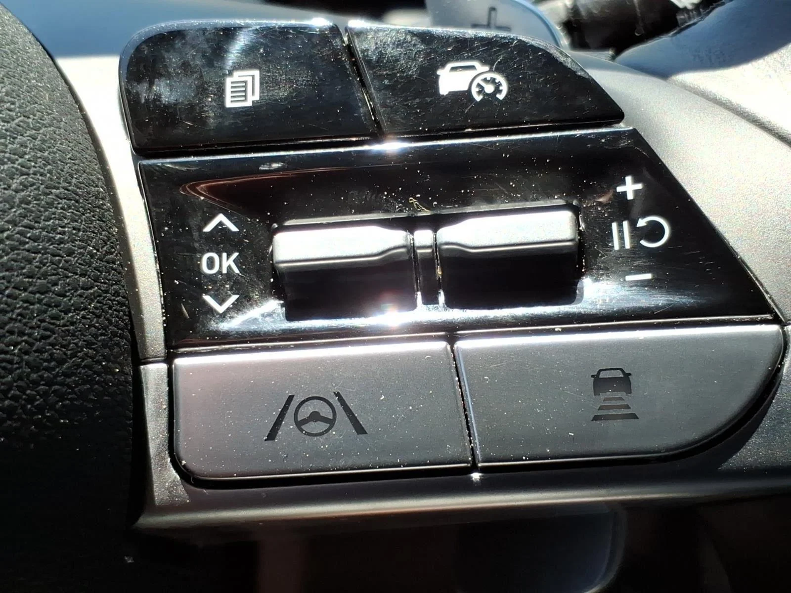 Used 2022 Ice White Hyundai Limited image 16