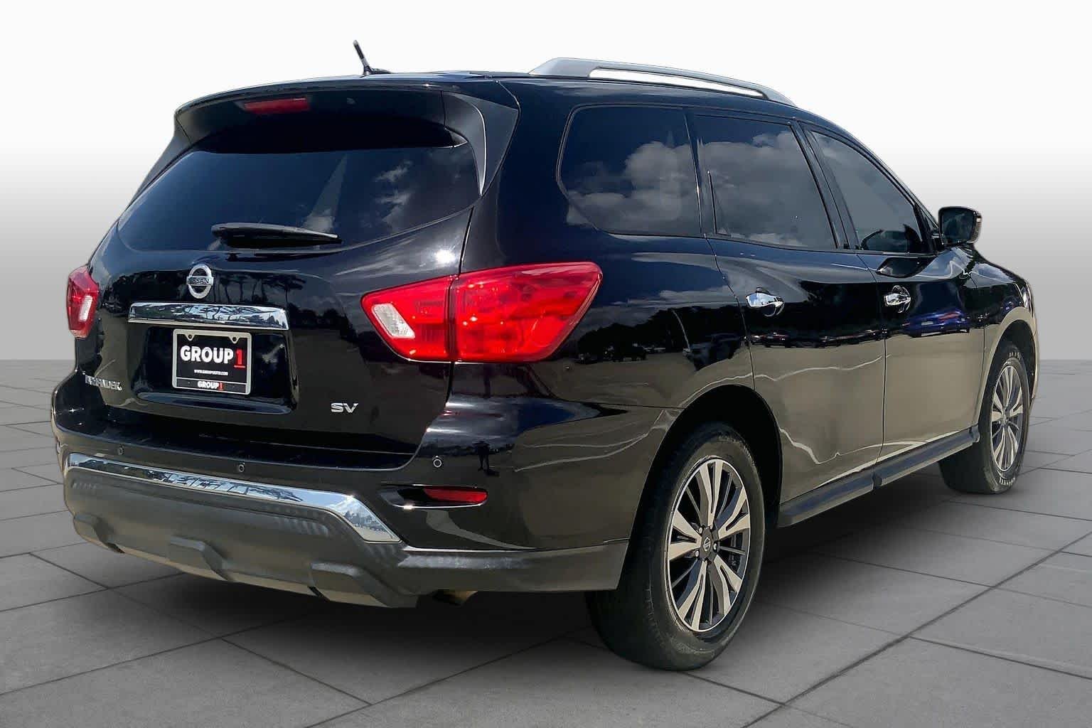 Used 2017 Magnetic Black Metallic Nissan SV image 13