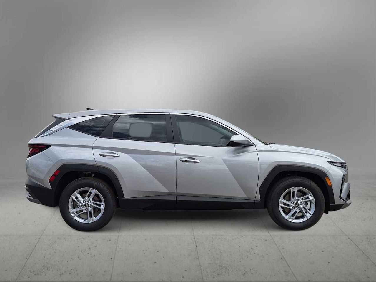 New 2026 Shimmering Silver Hyundai SE FWD image 9