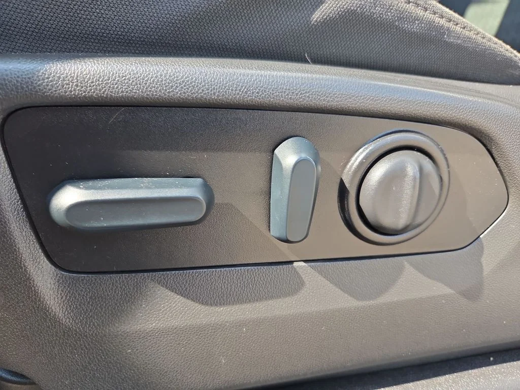 Used 2022 Silver Chevrolet LT image 13