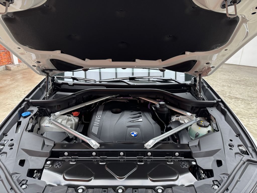 New 2026 White BMW xDrive40i image 26