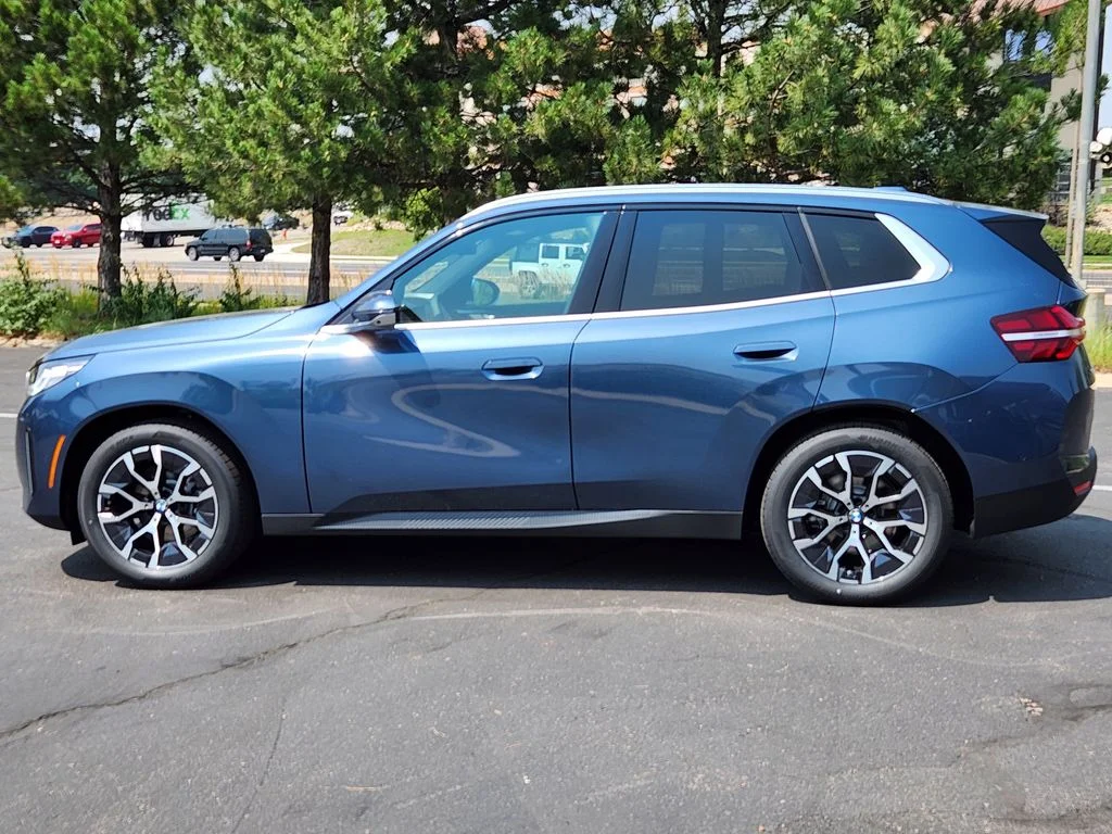 New 2026 Arctic Race Blue metallic BMW 30 xDrive image 2