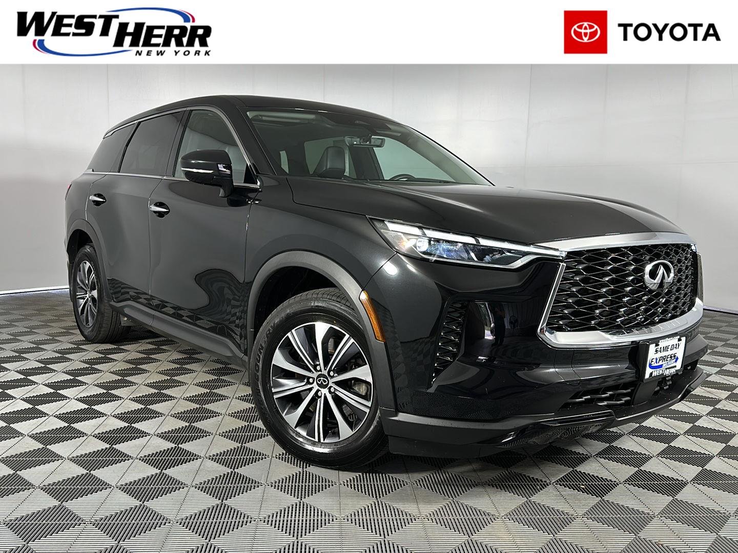 Used 2023 Mineral Black INFINITI PURE image 1
