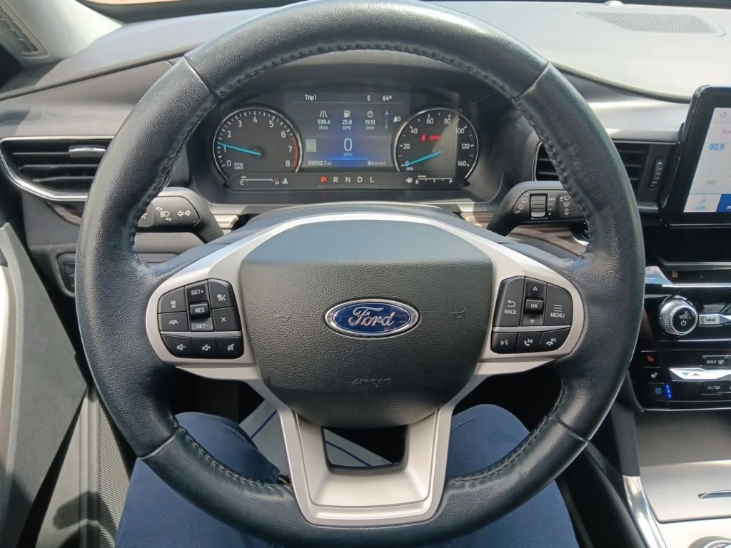 Used 2022 Iconic Silver Metallic Ford Limited image 17