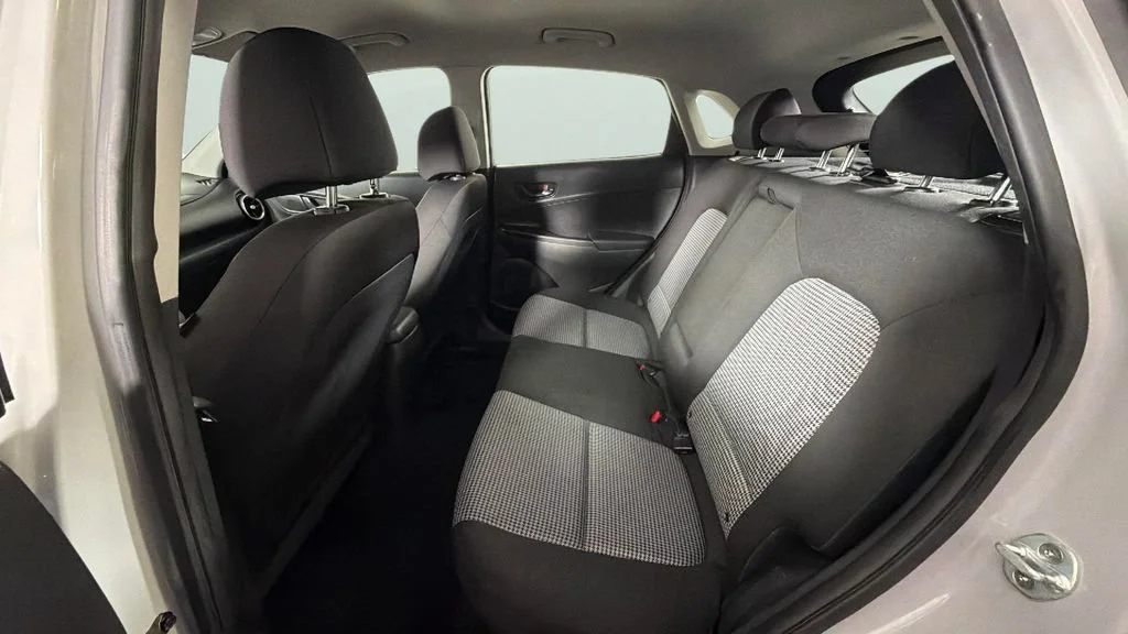 Used 2022 Silver Hyundai SE image 26